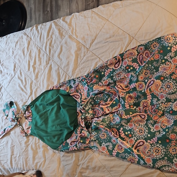 Dress - Picture 2 of 2